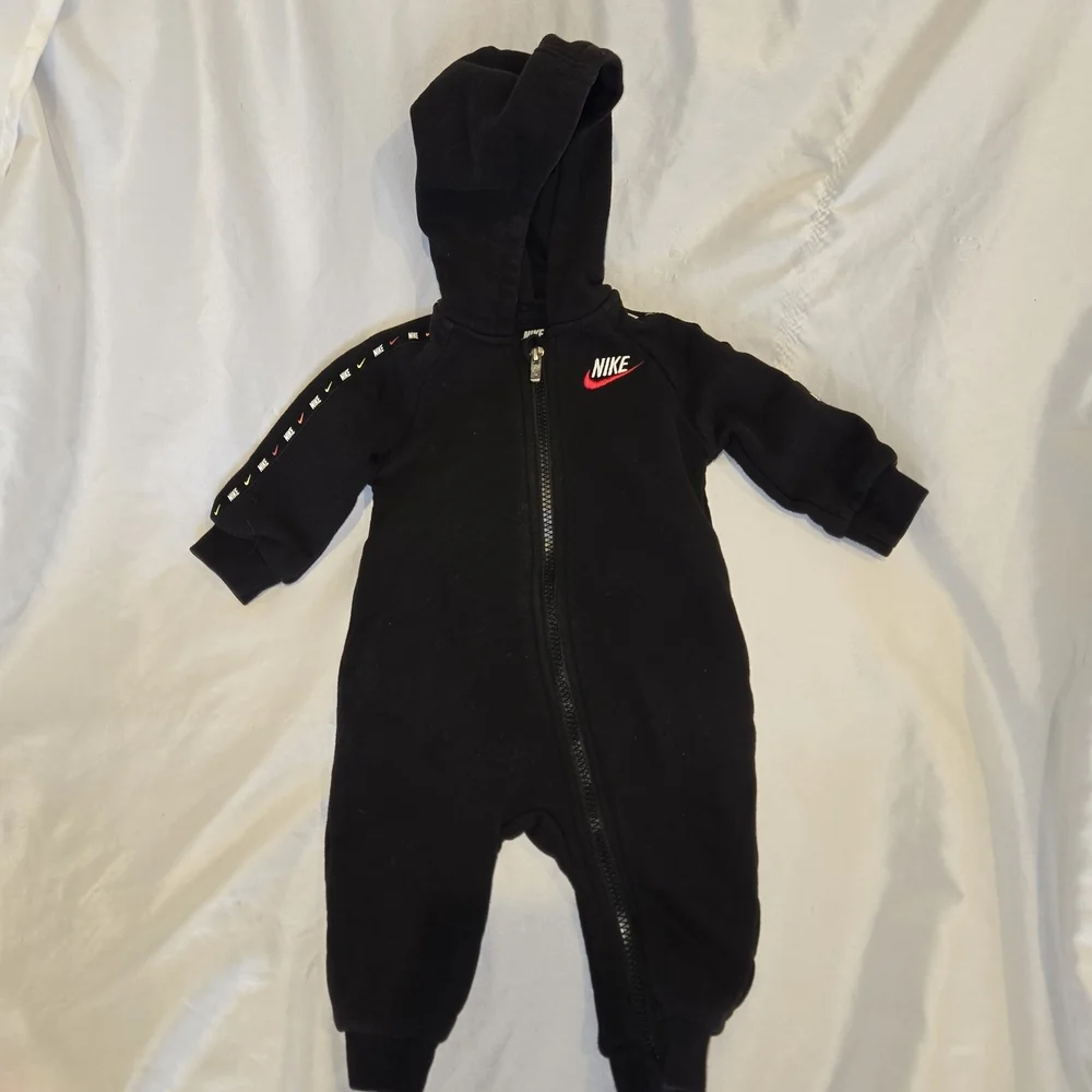 Nike Black Baby Boys Zip Up Hooded Winter Outfit 6-9 Months Coveralls Jumpsuit